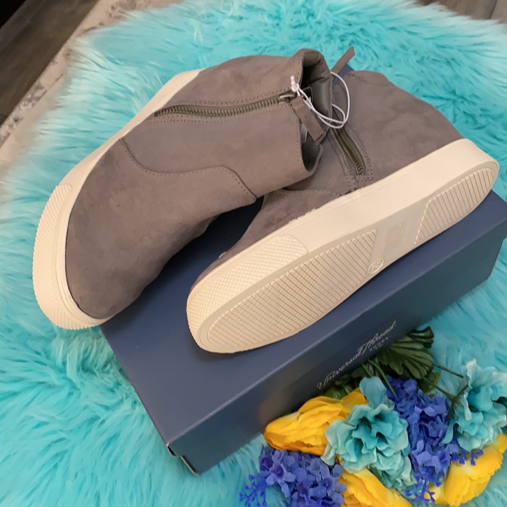 NEW! Cindy Grey Side Zipper Bootie Shoes - Picture 3 of 4